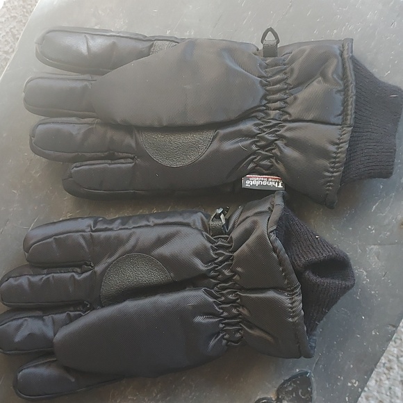 Like NEW L/XL Men's Black Thinsulate Thermal  Cold Weather Gloves. - Picture 3 of 6